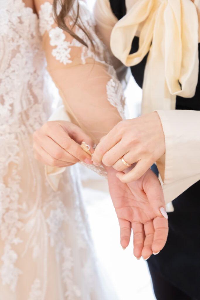 „Hochzeit Getting Ready in Weingarten Karlsruhe – Hochzeitsfotografie im Schwarzwald von Anna Gerwig“