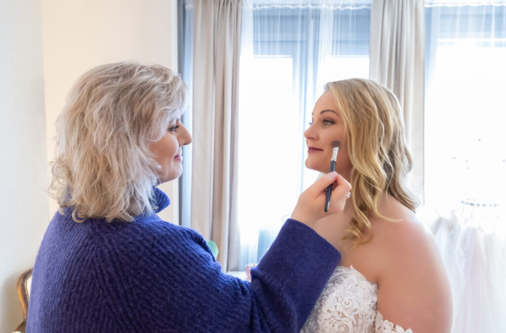 „Hochzeit Getting Ready Weingarten Karlsruhe – Hochzeitsfotografie von Anna Gerwig im Schwarzwald“