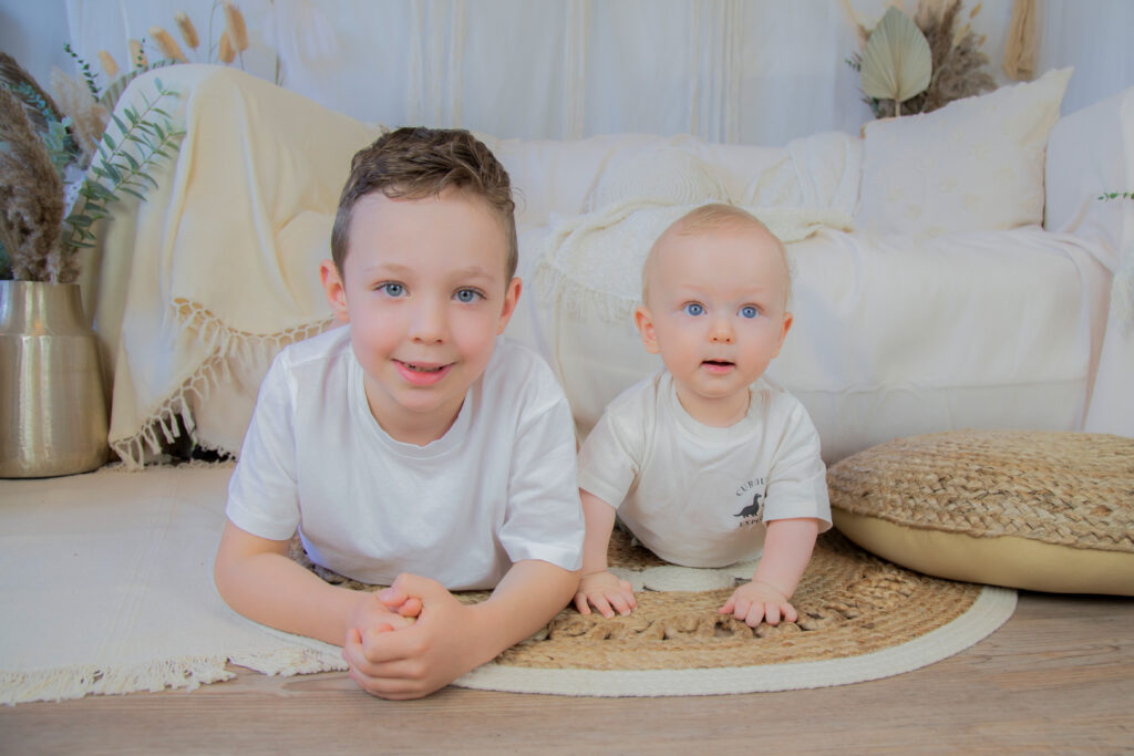 Familienshooting im Fotostudio in Karlsruhe – Wunderschöne, authentische Familienfotos, die die besonderen Momente im Leben Ihrer Familie einfangen.