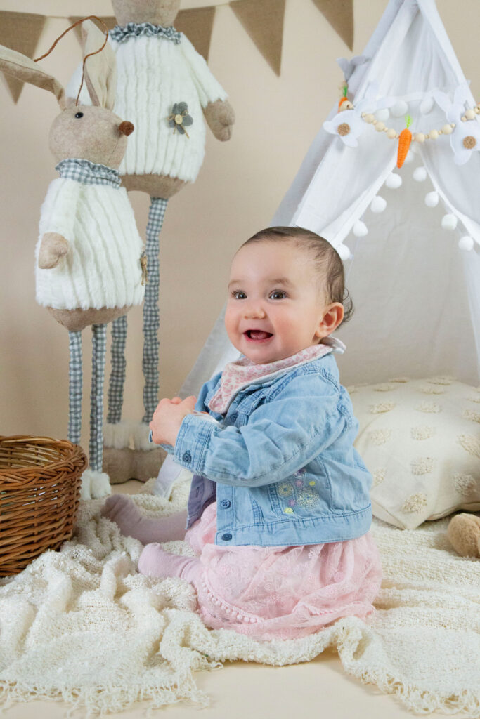 Fröhliche Ostershooting-Fotos im Fotostudio Karlsruhe mit deinen Kids oder der ganzen Familie! Wunderschöne Osterbilder in der Osteratmosphäre – jetzt im Fotostudio in Karlsruhe Grünwinkel.