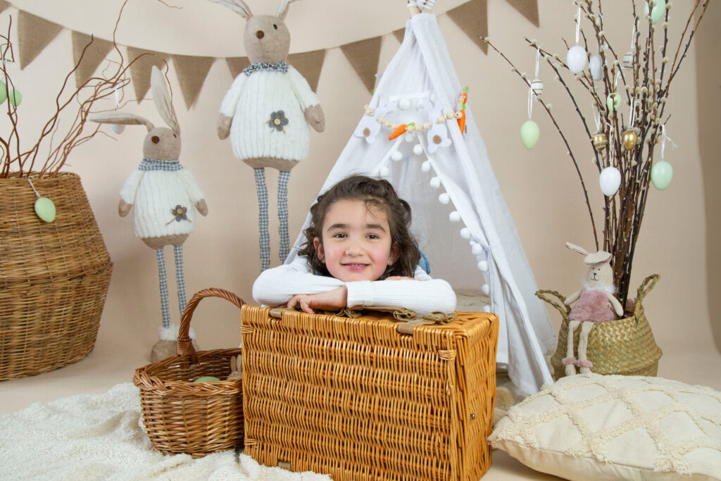 Ostershooting im Fotostudio Karlsruhe Grünwinkel – Wunderschöne Osterbilder von deinen Kids oder der ganzen Familie. Professionelle Familienfotografie in Karlsruhe und Umgebung.