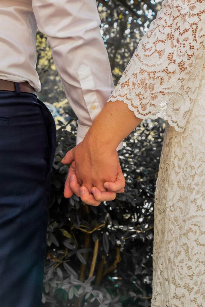 Standesamtliche Hochzeit in Karlsruhe – Brautpaarshooting an der Hilda Promenade in der Weststadt mit romantischen und professionellen Hochzeitsfotos.
