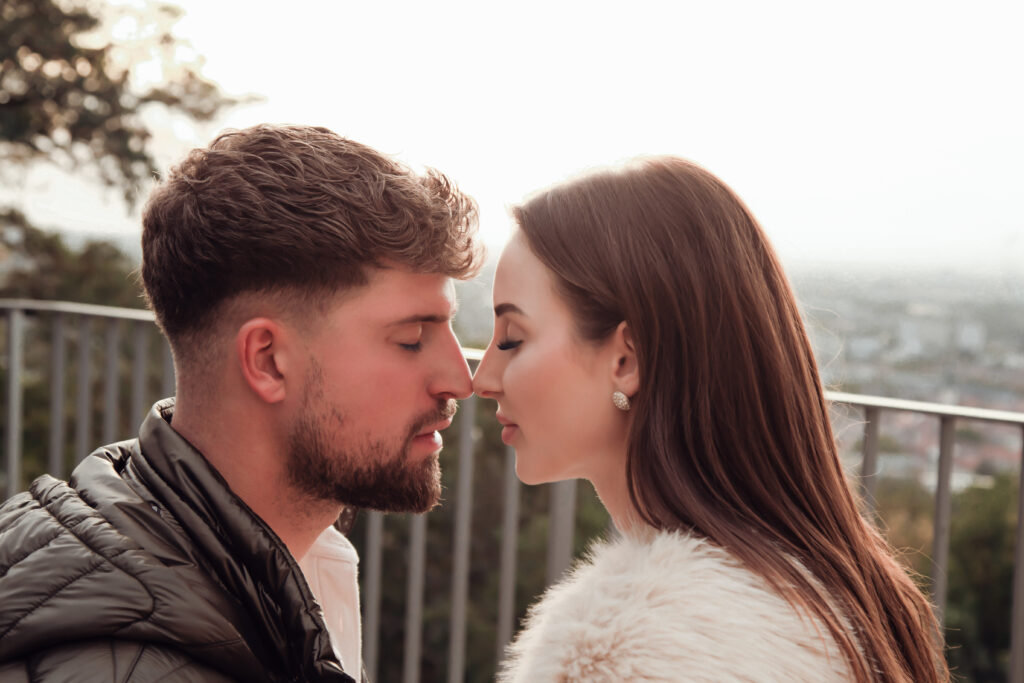 Paarshooting auf dem Turmberg in Durlach, Karlsruhe – „Save the Date“ Fotos für Hochzeitskarten