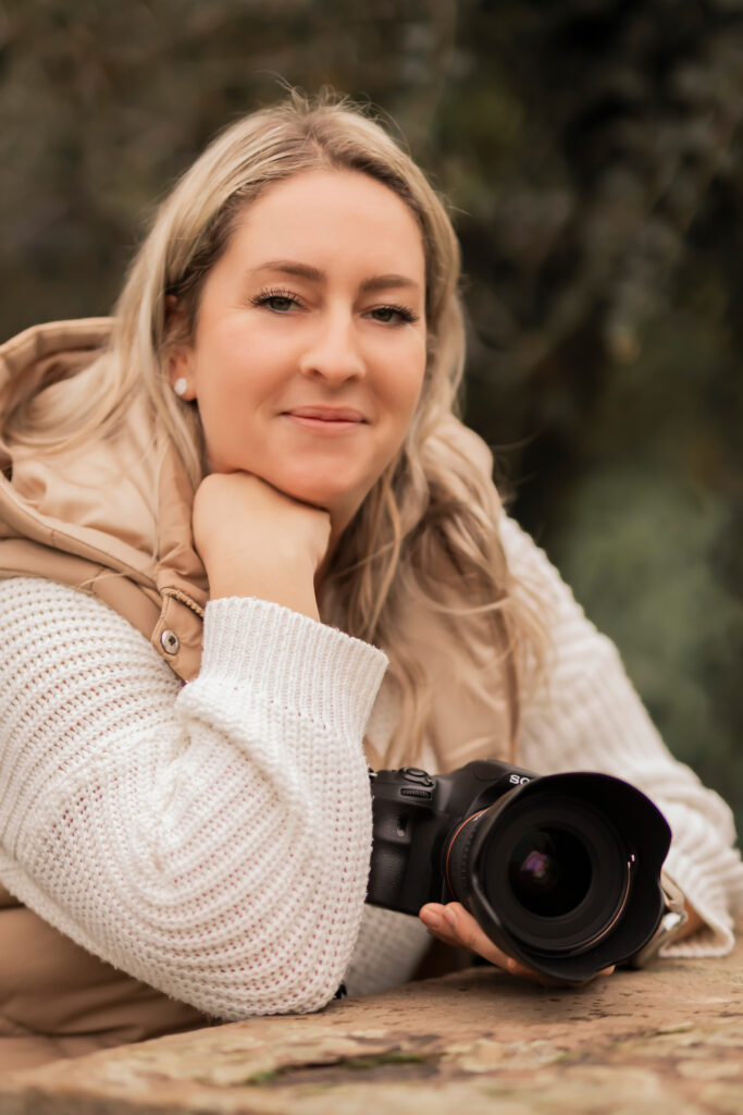 Business-Fotoshooting in und um Karlsruhe, Unternehmer oder Geschäftsinhaber in professionellem Outfit, inszeniert vor einer modernen oder natürlichen Kulisse.