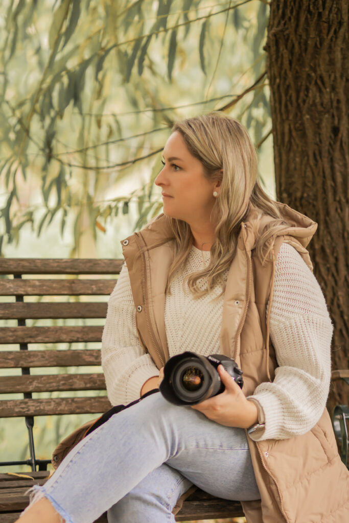 Business-Fotoshooting in Karlsruhe, Unternehmer oder Geschäftsinhaber in professionellem Outfit, inmitten einer modernen oder natürlichen Kulisse.