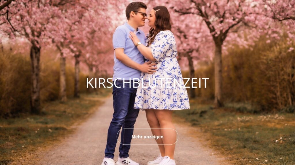 Romantisches Pärchenshooting im Kirschblütenmeer in Karlsruhe während der Sakura-Blütezeit. Perfekte Save the Date Bilder für eure Hochzeitskarten, Verlobungsshooting und Kennenlernshooting für die Hochzeitsfotografie