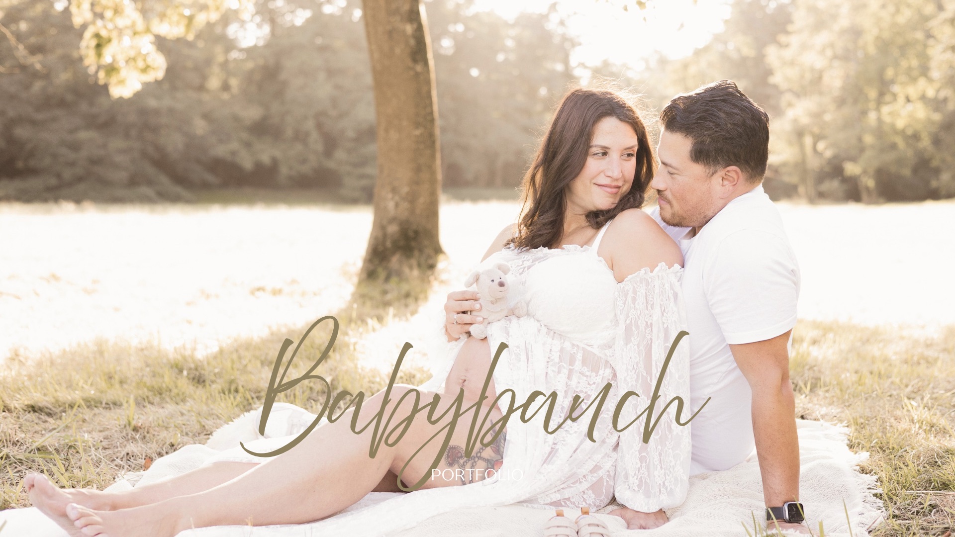 „Babybauchfotografie in Karlsruhe – natürliche und emotionale Schwangerenbilder von Anna Gerwig im Studio oder in der Natur“