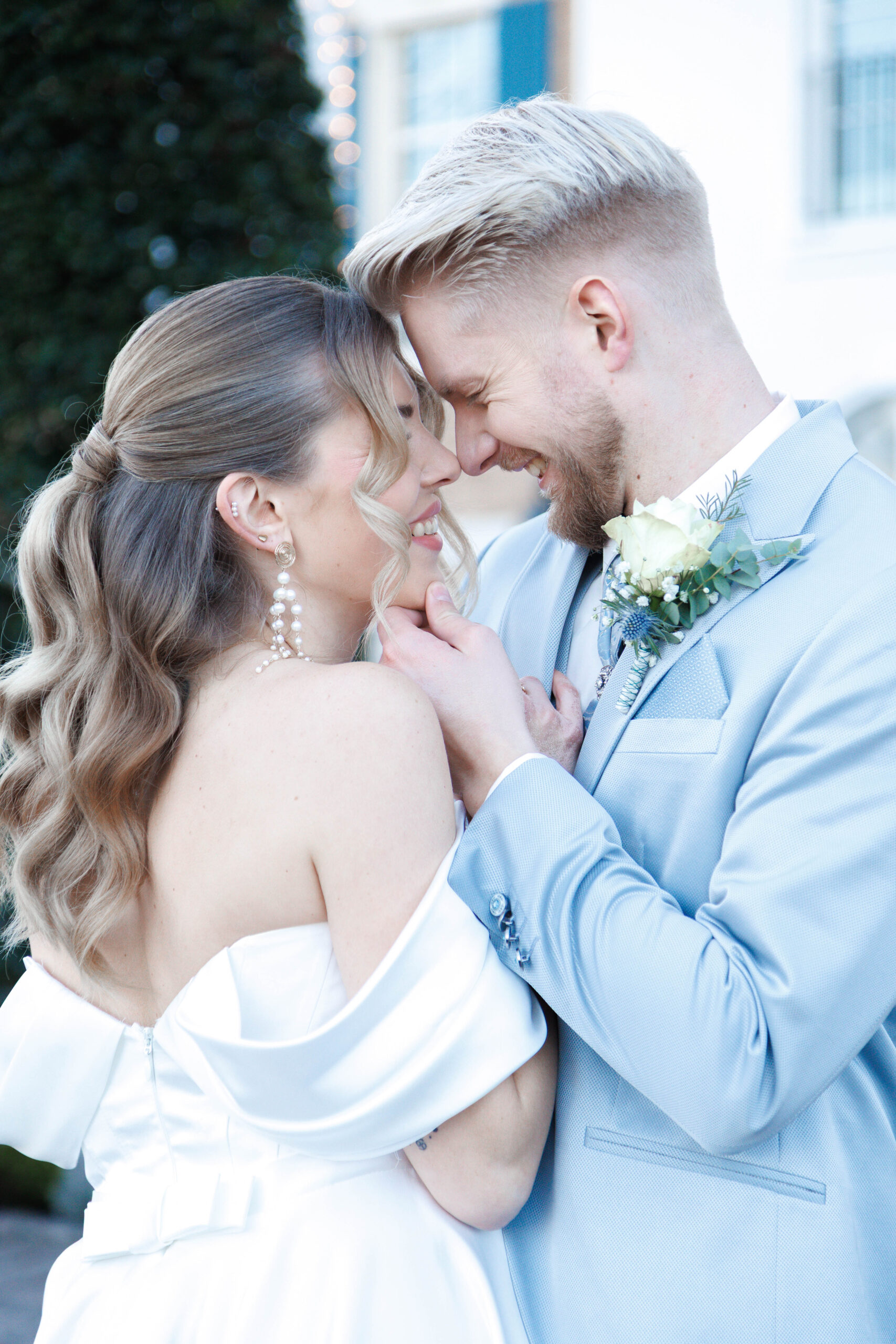 „Natürliches Brautpaarshooting im Abendlicht in Karlsruhe – emotionale Hochzeitsfotografie im Schwarzwald und der Pfalz“<br />
